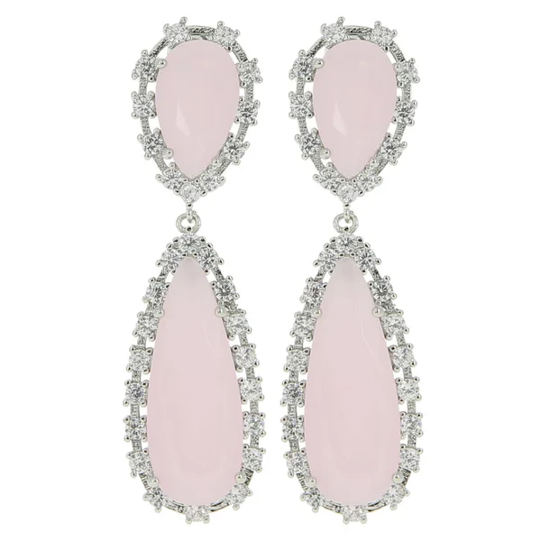 白地に薄ピンク色の結晶を持つ銀のイヤリング — ストック写真