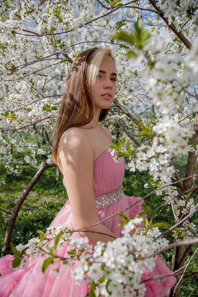 Porträtt Flicka Blommande Trädgård Blommande Träd Traditionella Asiater Resor Säsong — Stockfoto