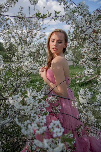 Portrait Asian Girl Beautiful Evening Dress Blooming Garden Flowering Trees — Stock Photo, Image