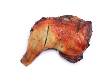 Beyaz arka planda kızarmış tavuk budu. Clipping yolu ile resim.