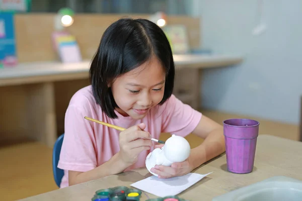 Asiatique Jeune Fille Peinture Une Poupée Avec Aquarelle Enfant Avec — Photo