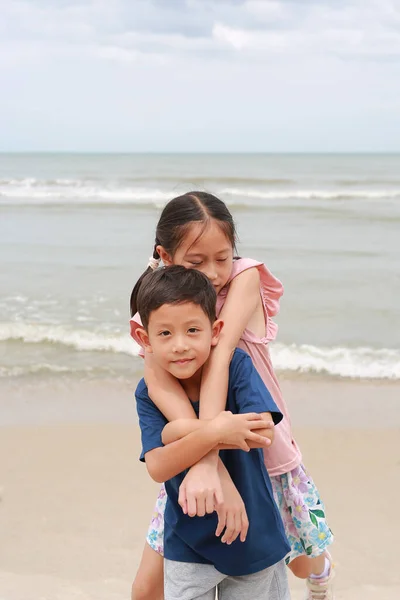 Asijský Chlapec Dítě Dívka Dítě Pláži Během Rodinné Letní Dovolené — Stock fotografie
