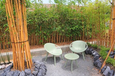 Geleneksel Japon bahçesinde Zen tarzı dekorasyon.