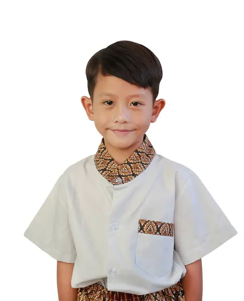 伝統的なタイのドレスを身に着けているアジアの男の子の肖像画のクローズアップ 白い背景の上のカメラを見て ストックフォト