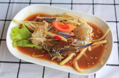 Masada mavi yengeçli Papaya salatası, Tayland yemeği..