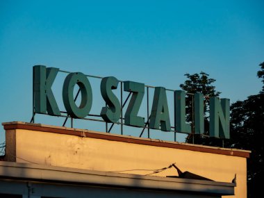Koszalin, Polonya - Haziran 2022: Koszalin 'deki tren istasyonunda altgeçit. Doğu Avrupa