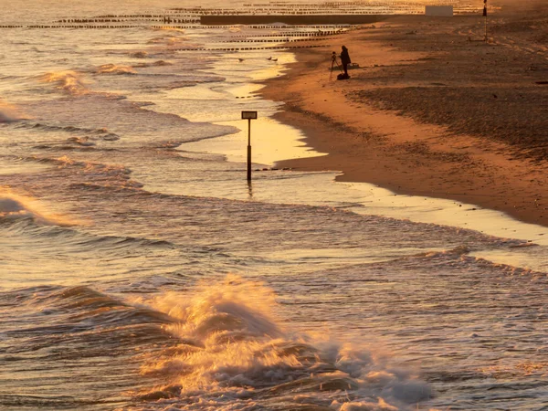 Muhteşem Baltık Denizi Nde Dalgalar Polonya Sahilinde Güzel Bir Gündoğumunda — Stok fotoğraf