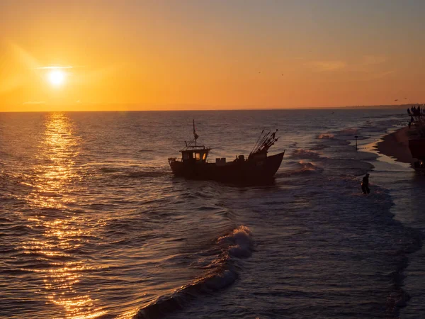 Чопі Польща Червень 2022 Риболовецький Човен Під Час Сходу Сонця — стокове фото