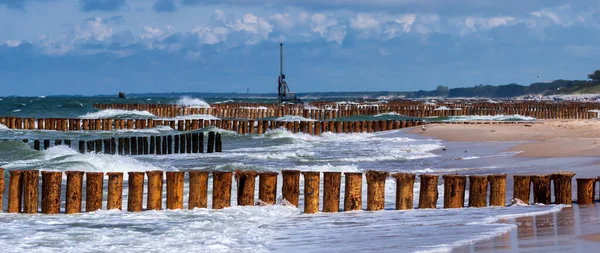 Mielno Polen Juni 2022 Nya Vågbrytare Vid Stranden Mielno Europa — Stockfoto
