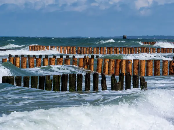 Mielno Polonia Giugno 2022 Nuovi Frangiflutti Sulla Spiaggia Mielno Europa — Foto Stock