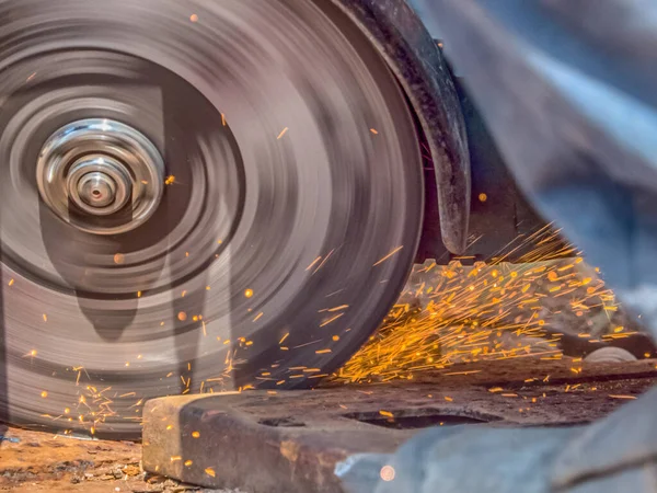 Grinder Grinding Quickly Sparks Flying — Stock Photo, Image