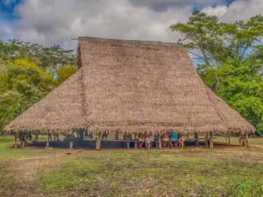 Iquitos, Peru... 28 Mar 2018: Yagua kabilesi Hintli