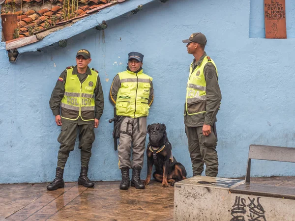 Stock image Bogota, Colombia - September 13, 2013: Policemen with dog on the Plaza Del Chorro Del Quevedo.  La Candelaria.