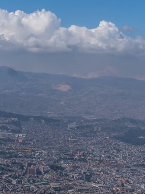 Bogota, Kolombiya - 23 Kasım 2018: Monserrate Dağı 'nın tepesinden Bogota' nın merkezine bakın, Bogot Kolombiya, Latin Amerika