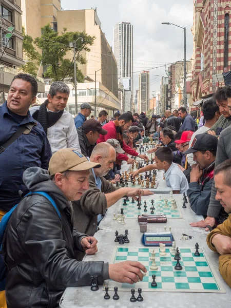 Bogota Kolumbie Listopadu 2018 Kolumbijští Muži Hrají Šachy Ulici Bogotě — Stock fotografie