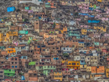 Lima, Peru - 07 Aralık 2018: Cerro San Cristobal, Andes Mountain, Lima, Peru 'nun kenar mahallelerinin bir kısmı