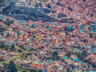 Bogota, Kolombiya - 12 Eylül 2019 Bogota 'nın gecekondu kasabasının bir parçası. Güney Amerika