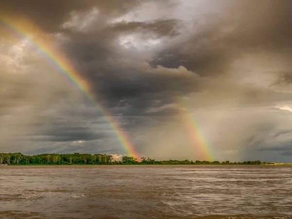 Iquitos Peru Mei 2016 Dubbele Regenboog Amazone Rivier Bij Stormachtig — Stockfoto