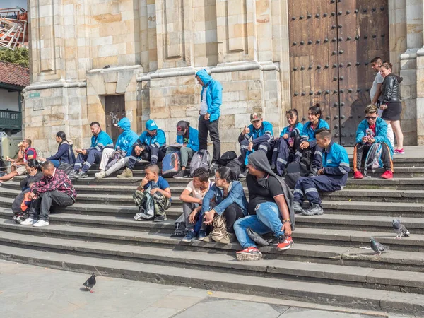 Bogota Kolumbie 2017 Mladí Lidé Studenti Sedí Hvězdách Před Kolumbijskou — Stock fotografie