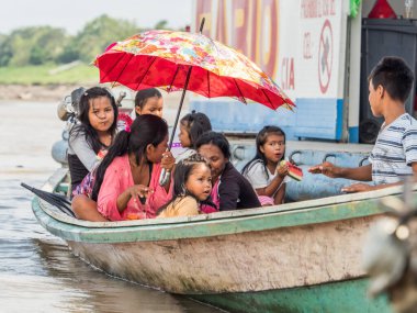 Goree adasındaki renkli evlerin panoramik manzarası. Gore Dakar, Senegal. Afrika.