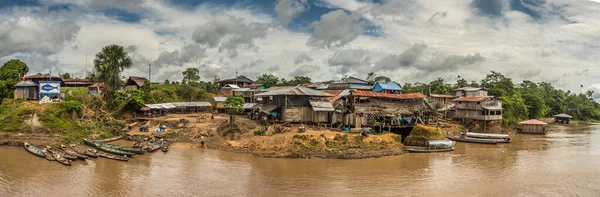 Rio Amazonas Peru Dezembro 2018 Vista Panorâmica Aldeia Margem Rio — Fotografia de Stock