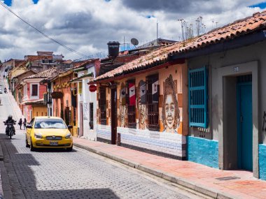 Belen, Peru - 21 Eylül 2017: Itaya Nehri 'nin taşkın ovasında yüzen evler, Iquitos-Beln' in en fakir kesimi. Latin Amerika Venedik 'i. Iquitos Güney Amerika, Amazonia. Düşük su mevsimi