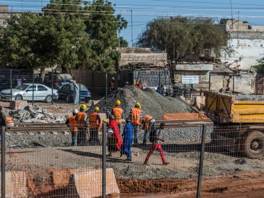 Dakar, Senegal - Şubat 02, 2019: Dakar şehri ile havaalanı arasında yeni demiryolu hatları inşaatı.