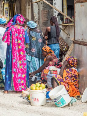 Goree, Senegal - 2 Şubat 2019: tipik Goree adası hatırası. Gore Dakar, Senegal. Afrika.