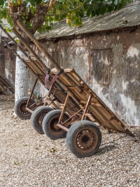 Goree, Senegal - 2 Şubat 2019: tipik Goree adası hatırası. Gore Dakar, Senegal. Afrika.