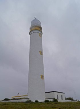 İrlanda 'nın en batısındaki deniz fenerlerinden biri Valentia Adası' nda Knightstown 'dan Glanleam' a giden yolda..