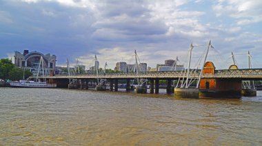 Güney Kıyısı Hungerford Köprüsü Londra