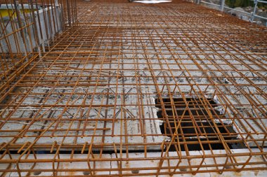 Büyük bir inşaat sahasında çelik takviyesi ve yeni konut inşaatında kafes patlaması vinci üretelim..