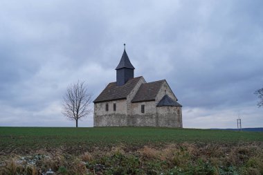 Weira 'da küçük bir kilise kışın