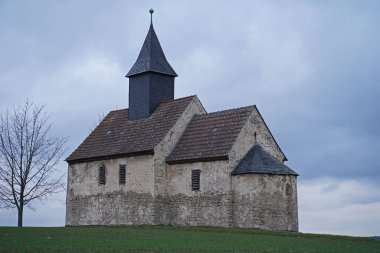 Weira 'da küçük bir kilise kışın