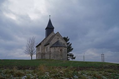 Weira 'da küçük bir kilise kışın