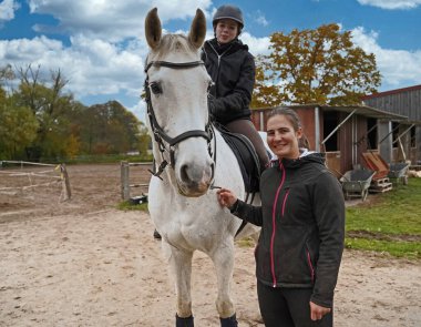Shooting with  white hose, her rider and friend in Beyreuth