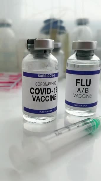 Frascos Vacuna Contra Coronavirus Vacuna Antigripal Para Vacunación Recuerdo Nuevas — Vídeo de stock