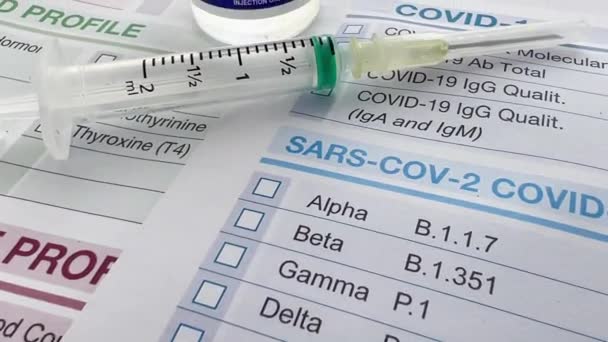 Harmadik Vakcina Coronavirus Sars Cov Ellen Orvosi Jelentéssel Orvos Munkaasztalán — Stock videók
