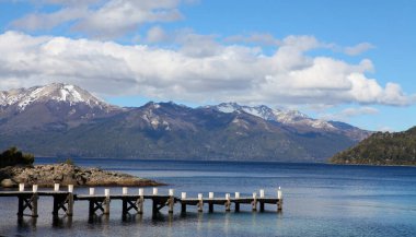 Patagonya, Arjantin 'deki göl teknesi rıhtımı