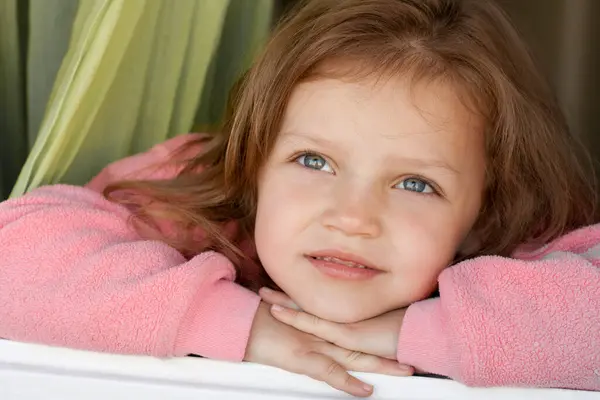 Günün sonunda hayal et küçük kız. 