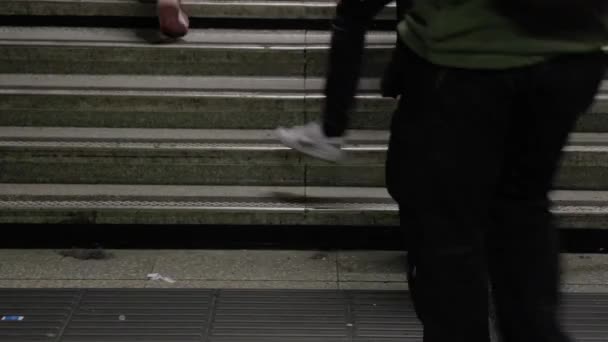 London England November 2023 Heathrow Airport Hallway People Walking Stairs — Stock Video