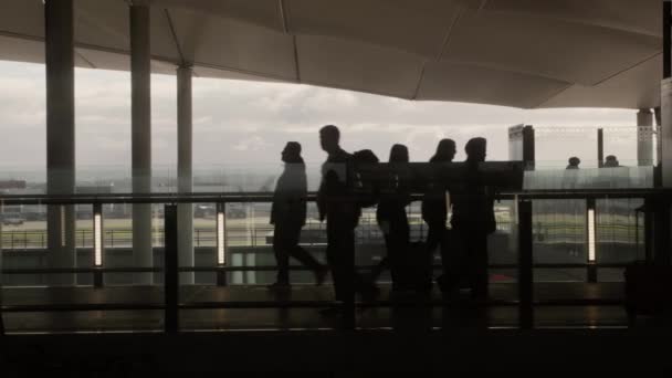 Londres Inglaterra Novembro 2023 Aeroporto Heathrow Pessoas Andando Imagens Alta — Vídeo de Stock