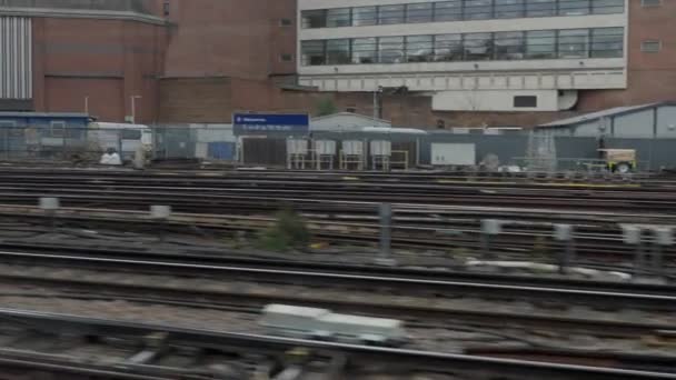 ロンドン イギリス 2023年11月22日 列車の窓から眺める 4K映像について — ストック動画