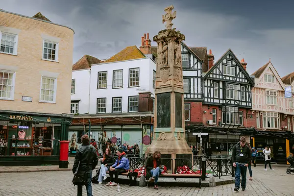 Canterbury Meydanı Ndaki Çeşmenin Yanındaki Sokak Hayatının Görüntüsü Stok Resim