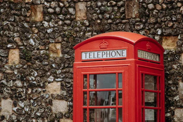 Die Ikonische Britische Telefonzelle Hochwertiges Foto Stockbild
