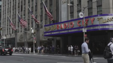 New York Şehri Önündeki Şehir Sokak Hayatı Yüksek Kaliteli FullHD ile Radyo Şehri 