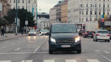 Viyana, Avusturya 28 Kasım 2024, kışın Viyana trafiği