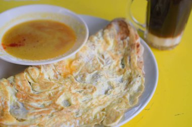 Roti canai ya da Roti Parata Malezya 'da çok ünlü bir içecek ve yiyecek.