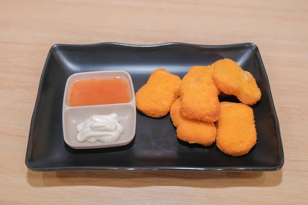 Pollo Frito Nuggets Servidos Sobre Mesa —  Fotos de Stock