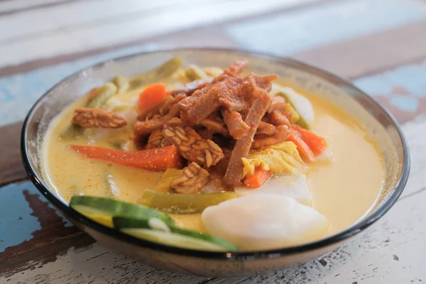 Lontong Cucina Tradizionale Malese Indonesiana Tavola Legno — Foto Stock